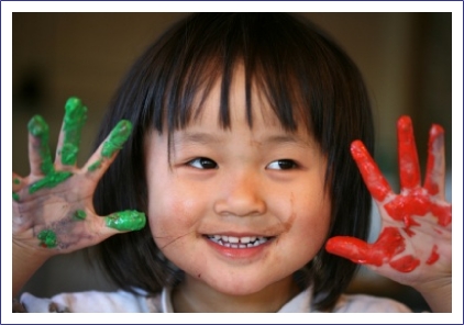 Girlwithpaintedhands